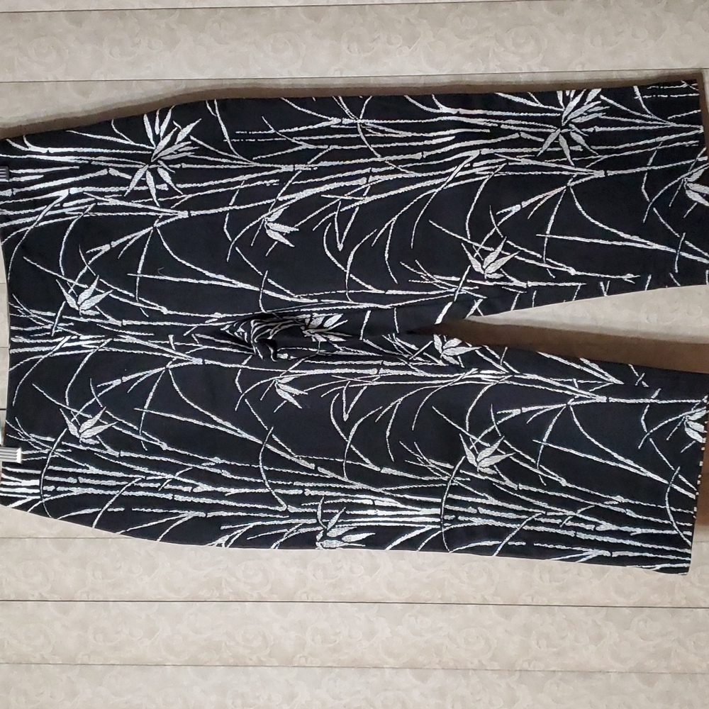 TALBOTS Printed Capri pant 8P black